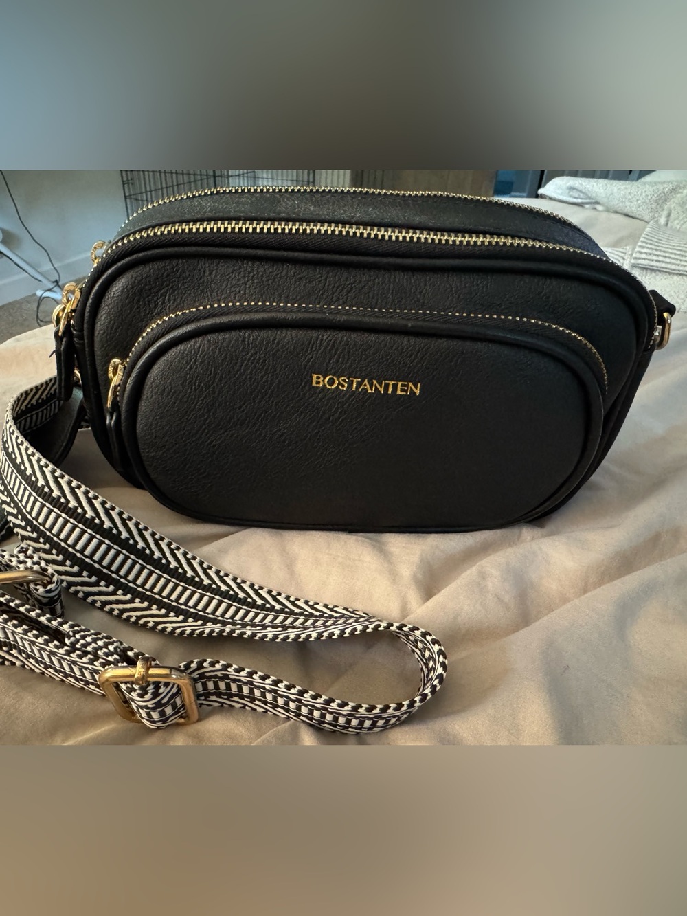 BOSTANTEN Black Pebble Leather Crossbody with Patterned Strap